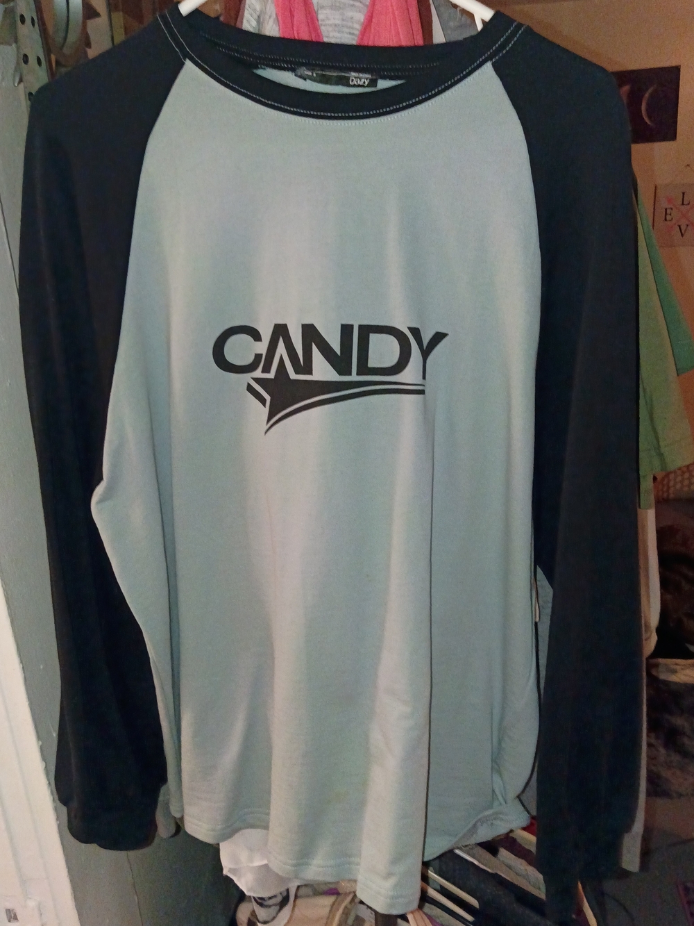 CANDY Men’s Long Sleeve Raglan Tee in Light Gray and Black